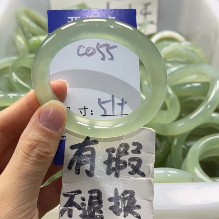 是***哦岫玉未镶嵌手镯手镯