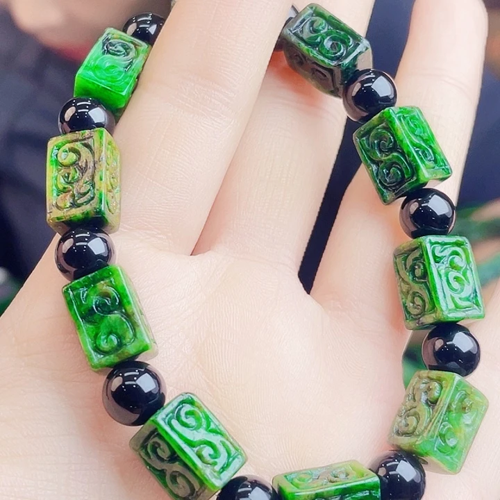 翡翠未镶嵌颈饰多样性