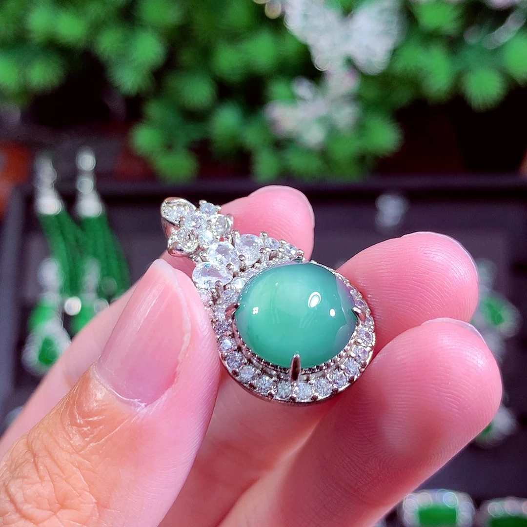 颈饰未镶嵌翡翠天然