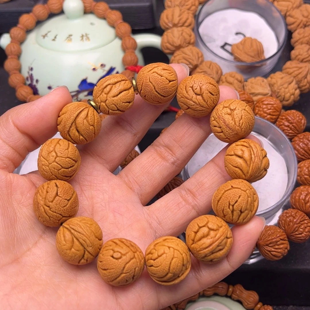 破***的桃核吊坠龙纹桃核