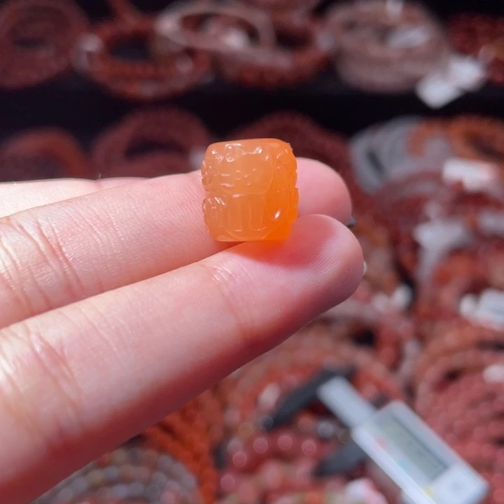 南红玛瑙未镶嵌猫猫桶珠1025