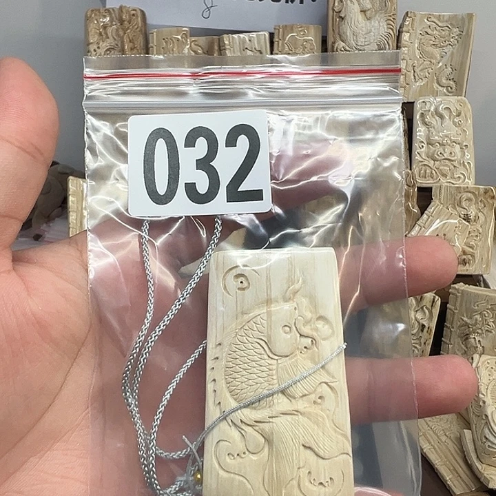 用***8天然猛犸牙雕刻品