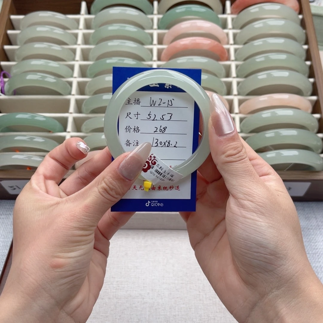 小***)石英岩玉未镶嵌手镯