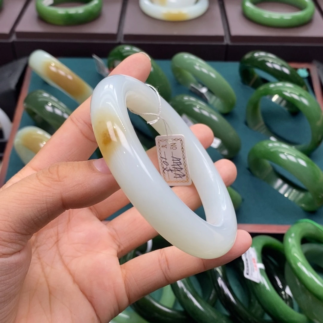 和田玉（碧玉）未镶嵌手镯