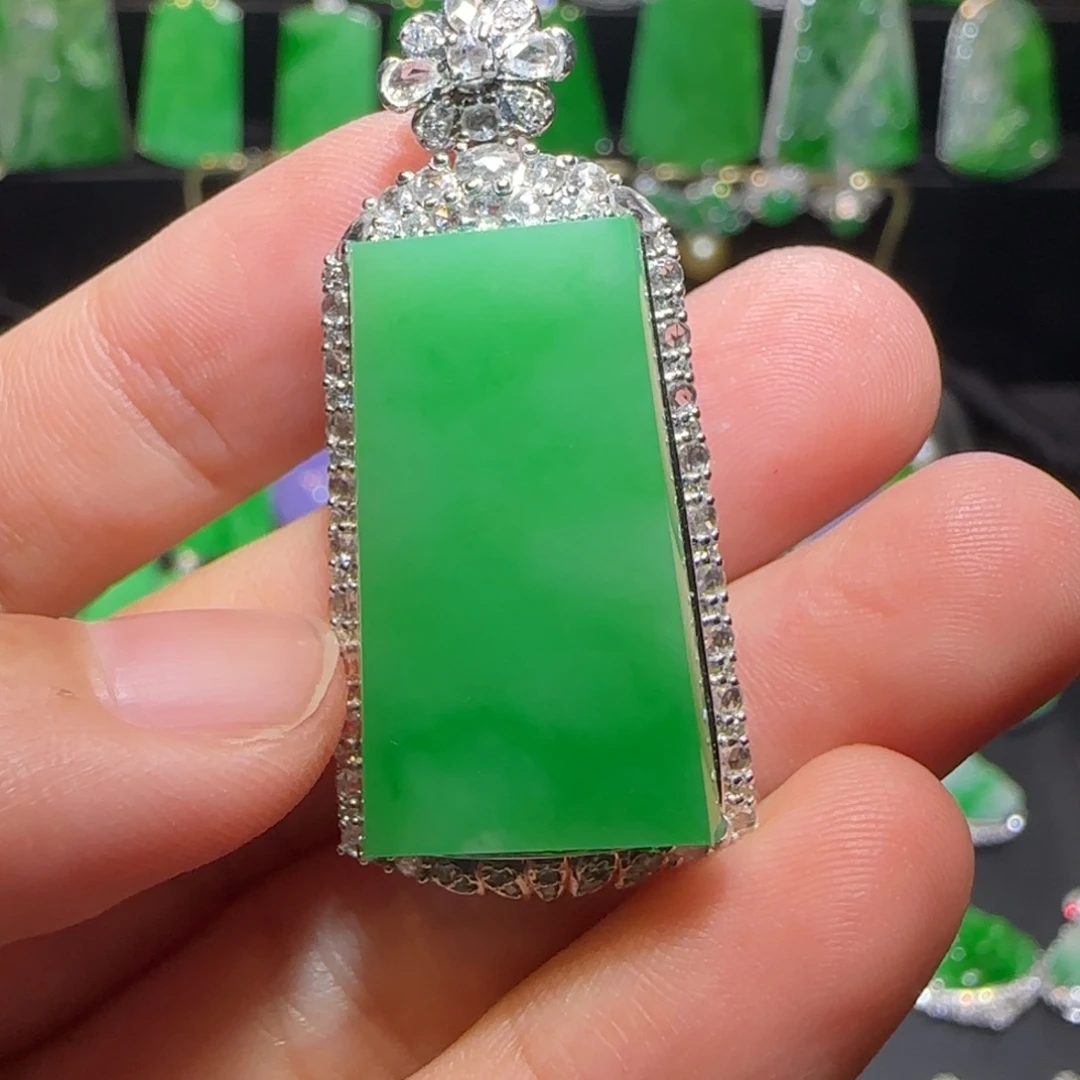 翡翠未镶嵌颈饰吊坠