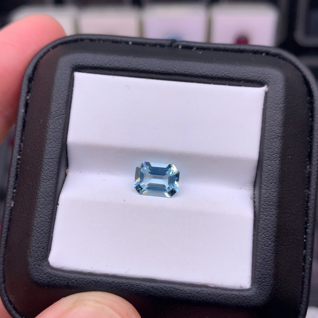 海蓝宝石裸石1.32克拉