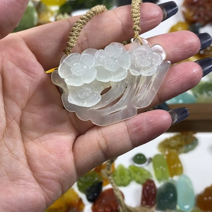 未镶嵌蛇纹石玉吊坠