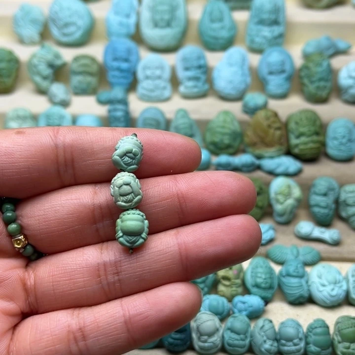 绿松石未镶嵌颈饰