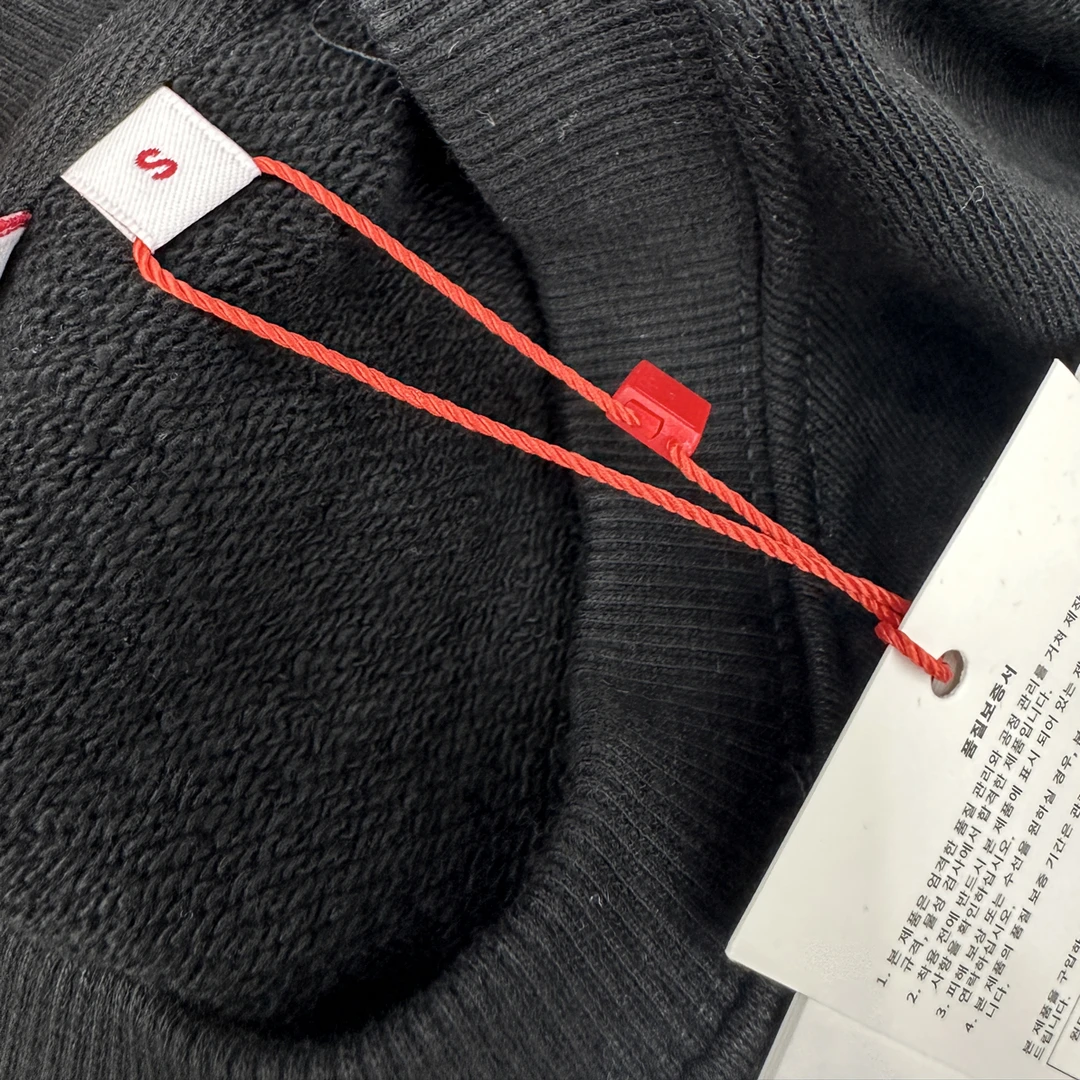 刺绣字母am圆领卫衣