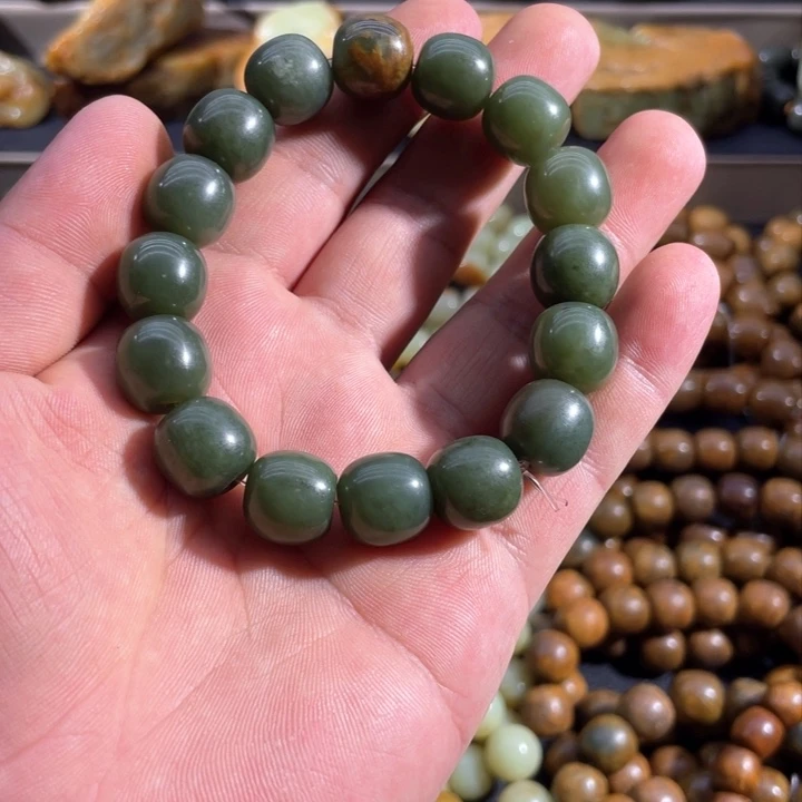 透闪石质玉手串未镶嵌一**爱