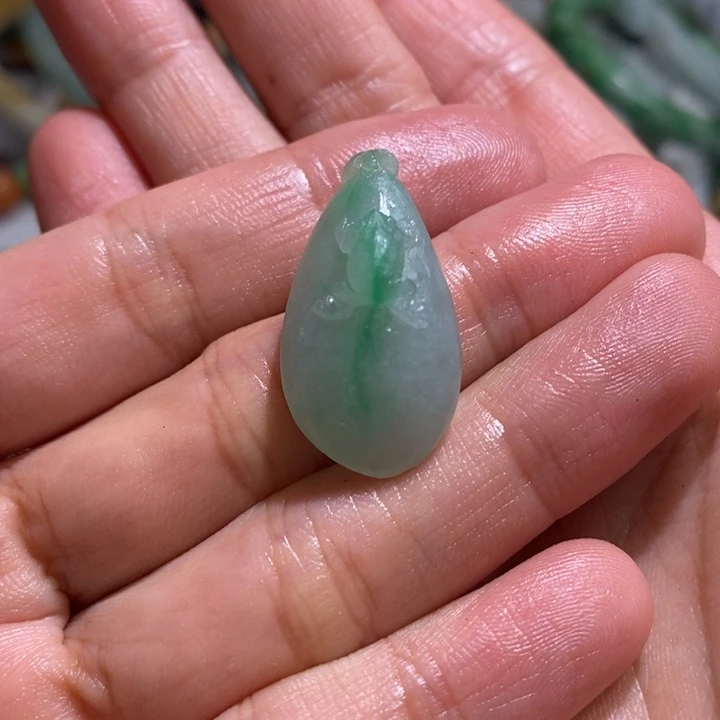 巨***团定制翡翠未镶嵌挂件