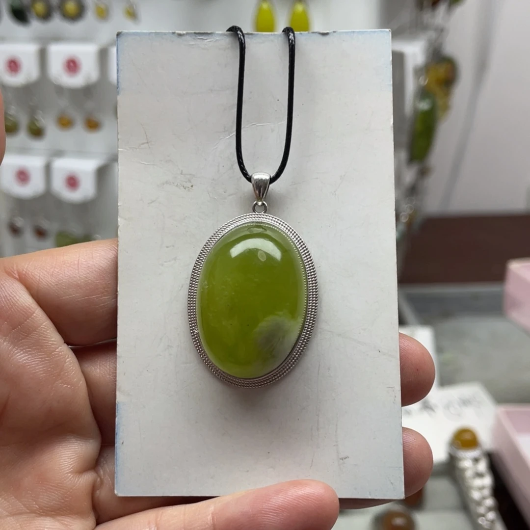 蛇纹石玉未镶嵌吊坠