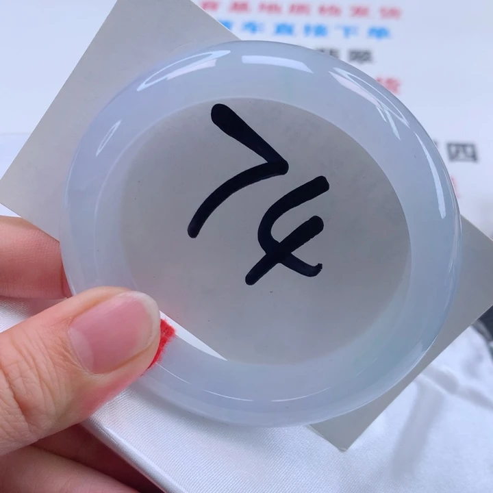 翡翠手镯未镶嵌翡翠