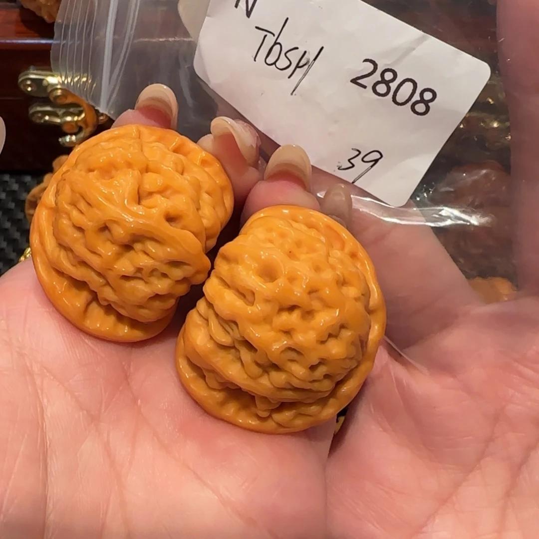文玩核桃吊坠紫****?白狮子38精品2808
