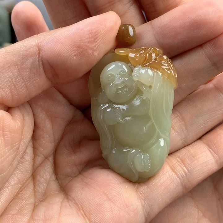 善****和田玉未镶嵌颈饰