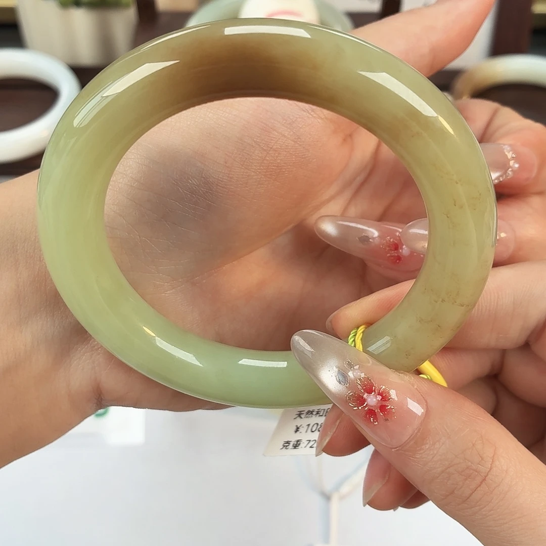 和田玉未镶嵌手镯