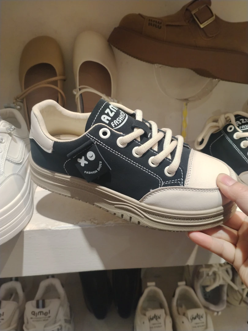 四季皮面秀气轻底小白鞋