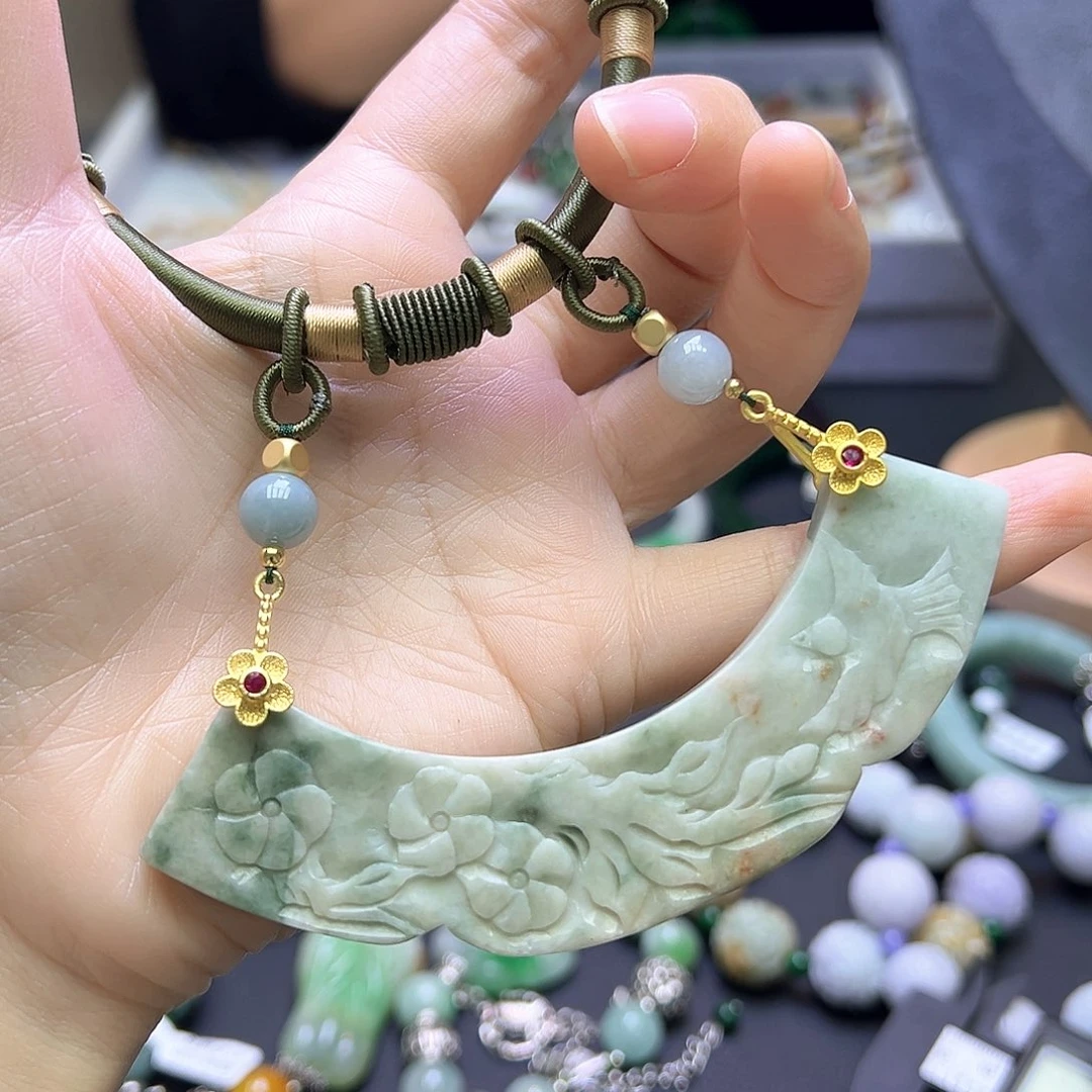 翡翠未镶嵌颈饰99