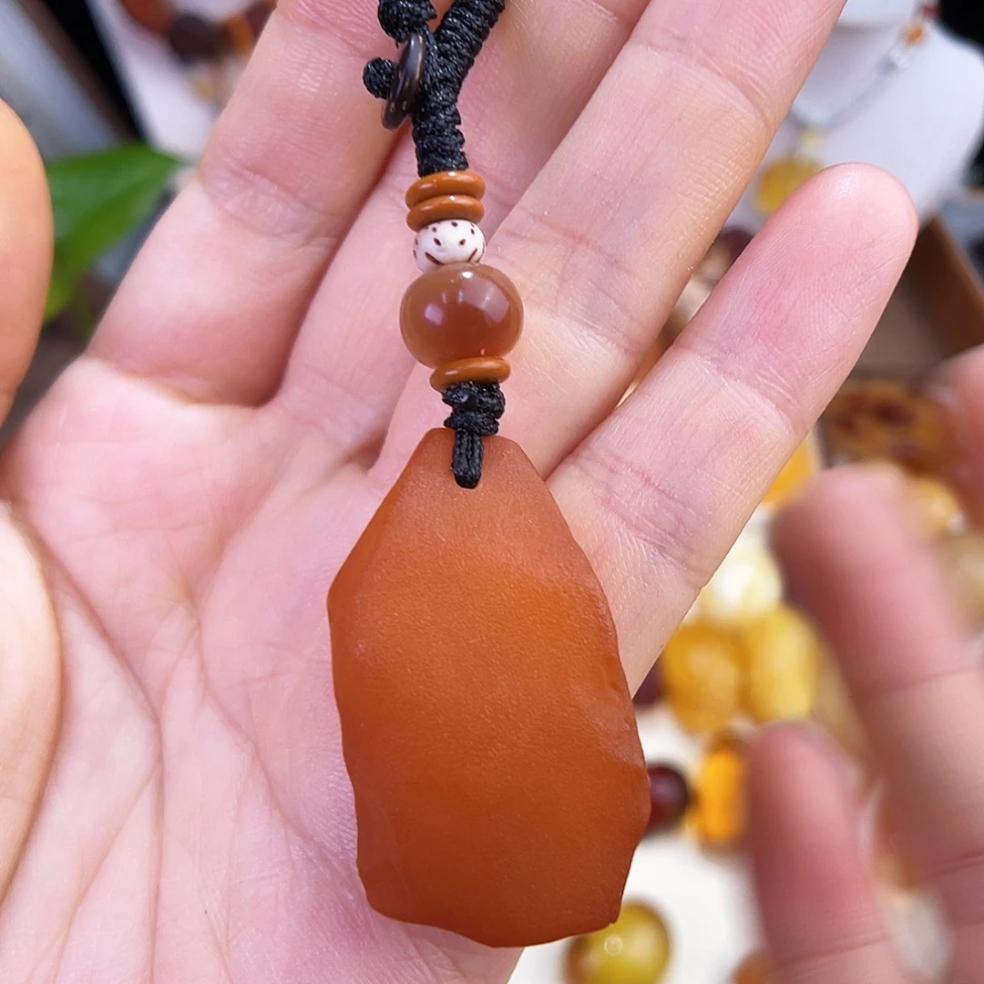 未镶嵌琥珀珠宝奇石