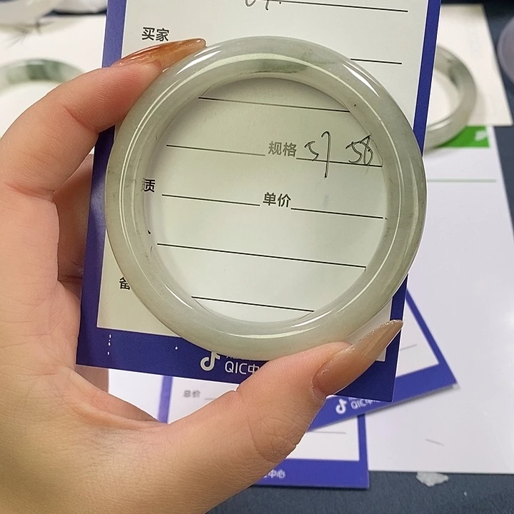 石英质玉未镶嵌手镯