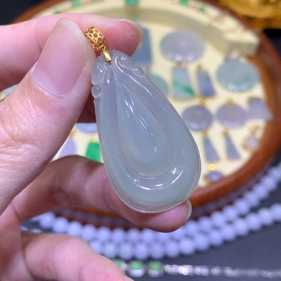 翡翠吊坠(不含链)18K金镶嵌