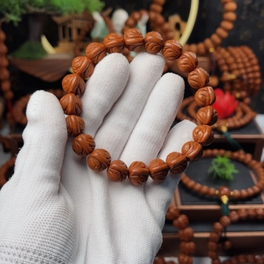 吊坠桃核12玉龙脊手串