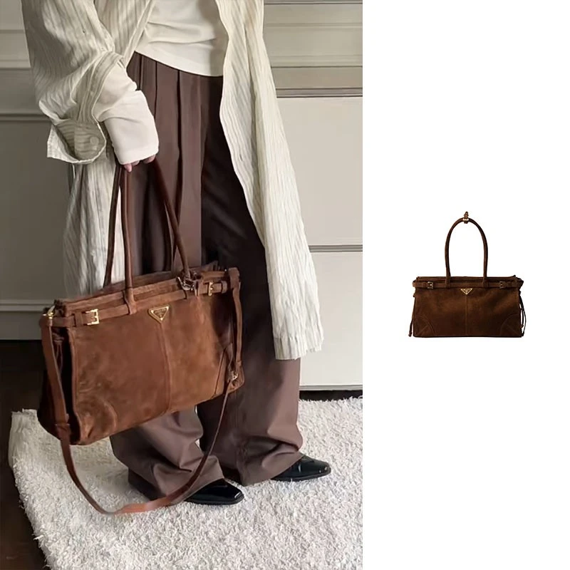 Prada/普拉达棕色麂皮徽标手提包大号SOFT LUX 1BA433-2C4S-F0324