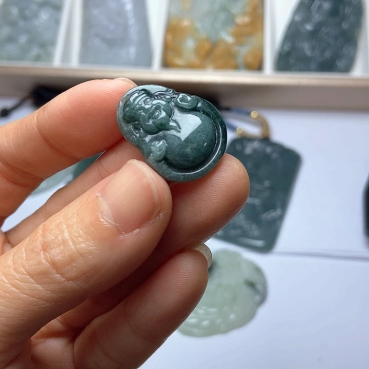 翡翠未镶嵌挂件翡翠