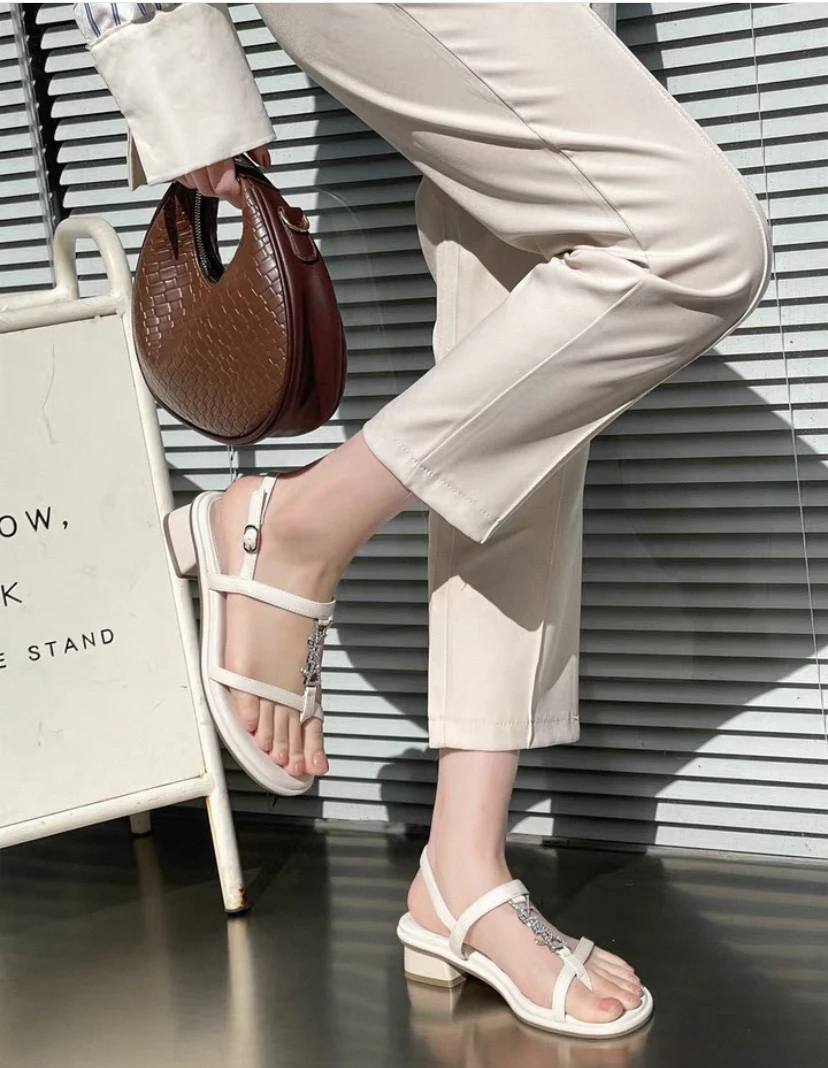 3189夏季新款时尚水钻夹趾粗跟凉鞋F