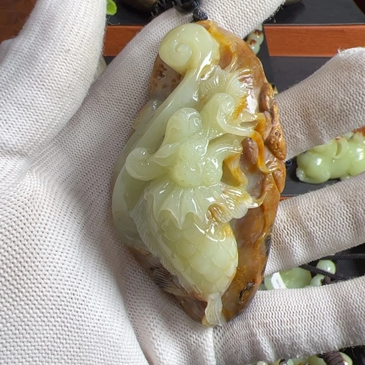 烦***吴岫岩河磨玉（透闪石质玉）未镶嵌颈饰