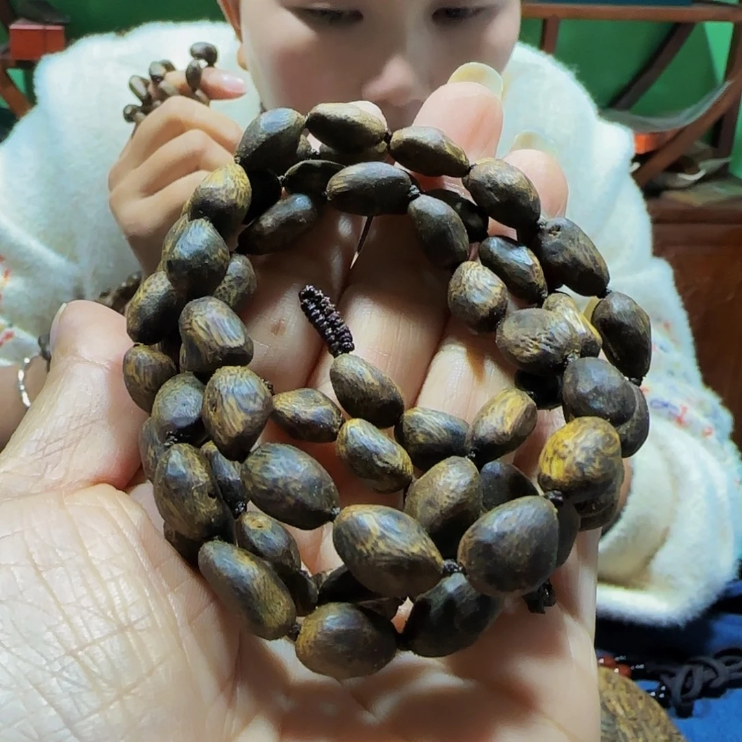 沉香沉香碎屑海南白奇乌身天然瘤疤树丁22.4克