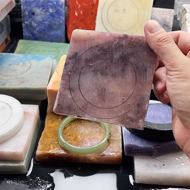 石英质玉未镶嵌手镯定制