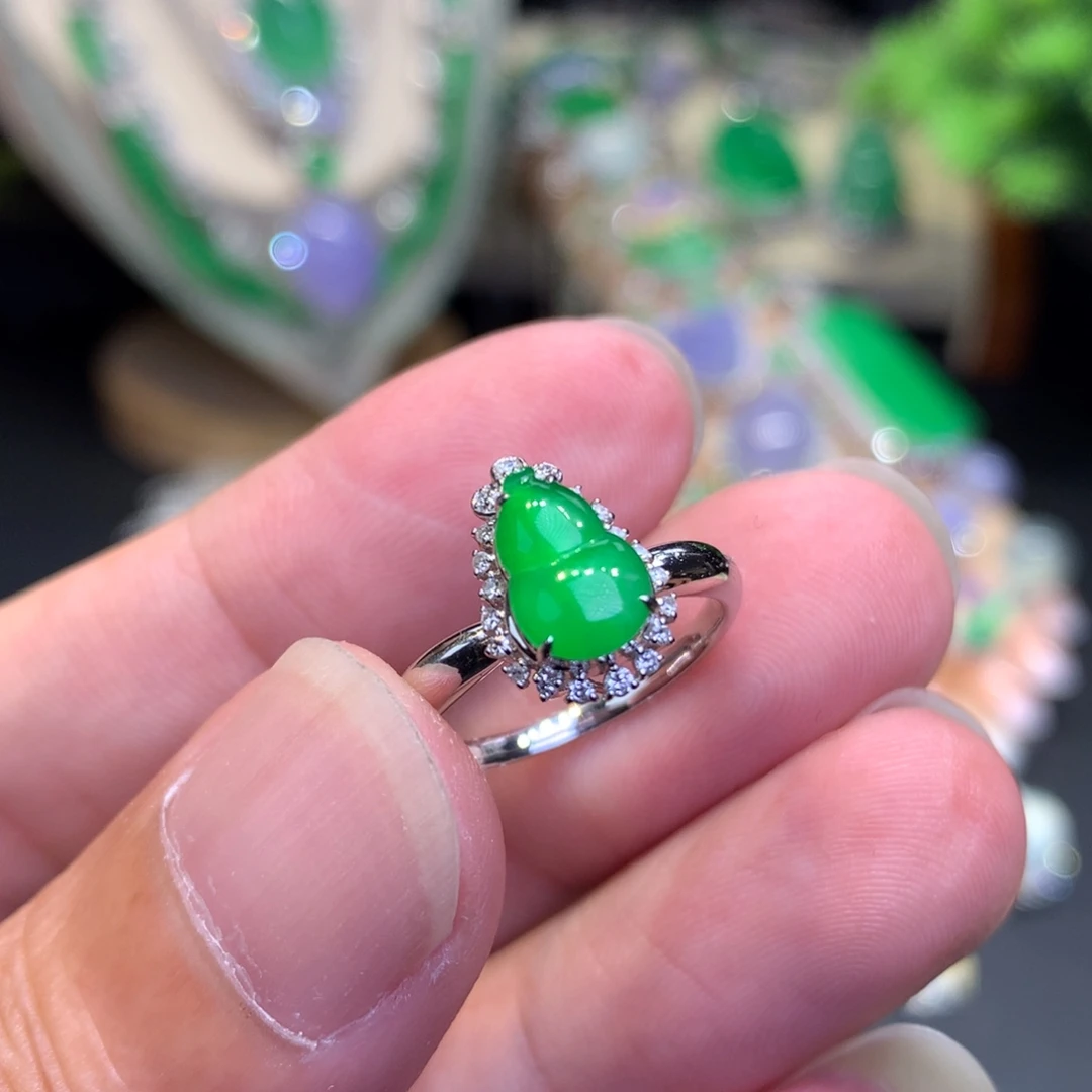 18K金镶嵌戒指翡翠