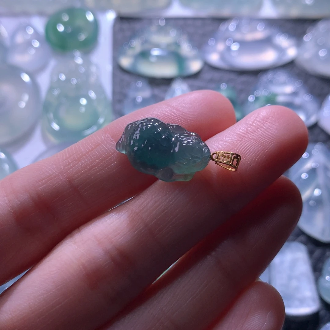 翡翠未镶嵌颈饰金蟾