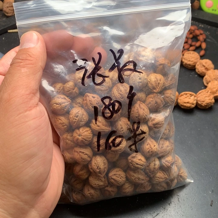 文玩核桃吊坠张*。野生精品小核桃散籽