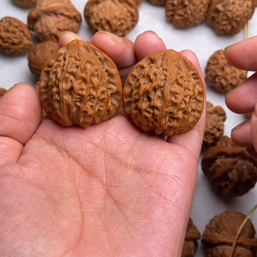 文玩核桃吊坠金牛