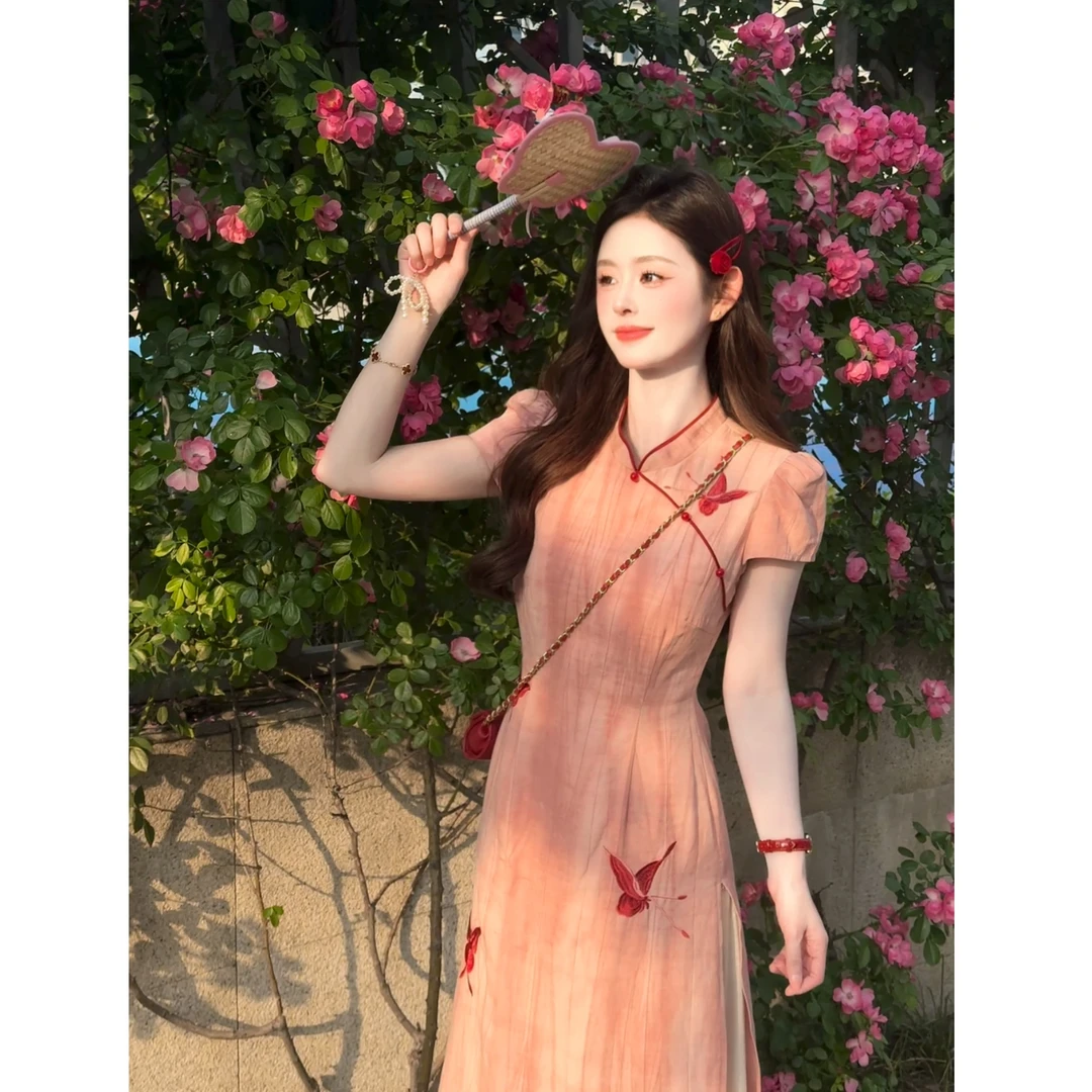 七七很芒【南风里】新中式蝴蝶刺绣旗袍夏季压褶显瘦连衣裙XMZH7189