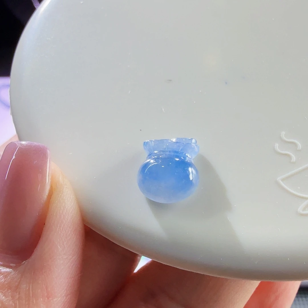 颈饰未镶嵌翡翠裸石