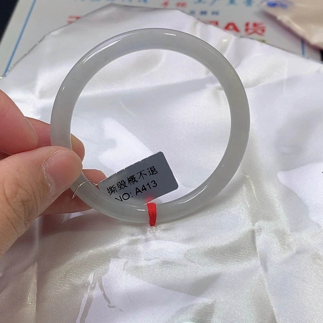 翡翠未镶嵌手镯（圆镯）