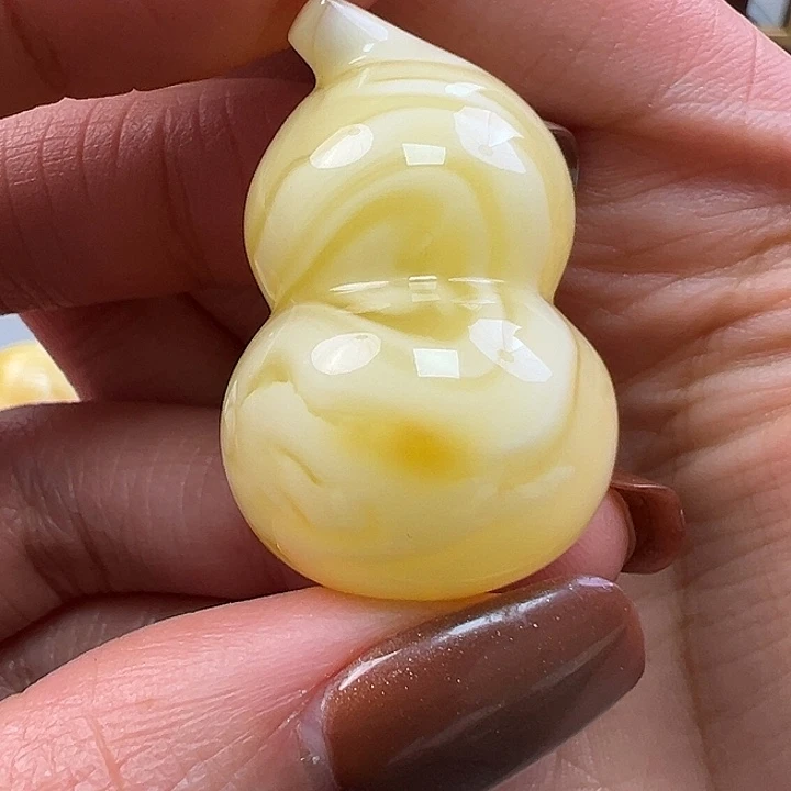 蜜蜡未镶嵌珠宝奇石