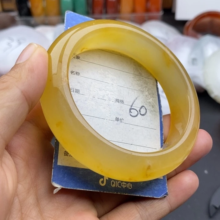 石英质玉未镶嵌手镯