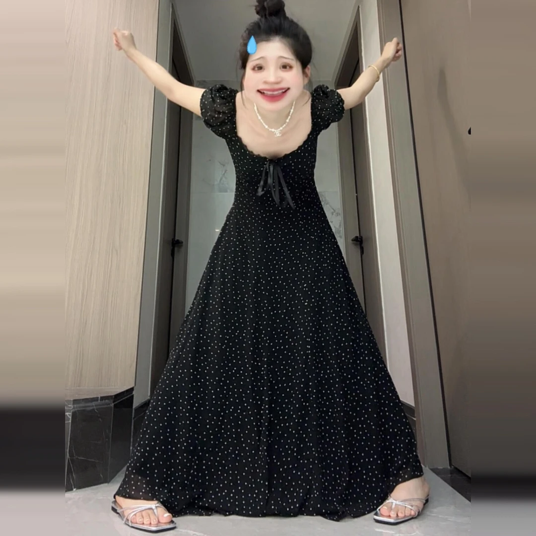 法式黑色泡泡袖波点连衣裙子女夏季2025新款方领修身收腰显瘦长裙