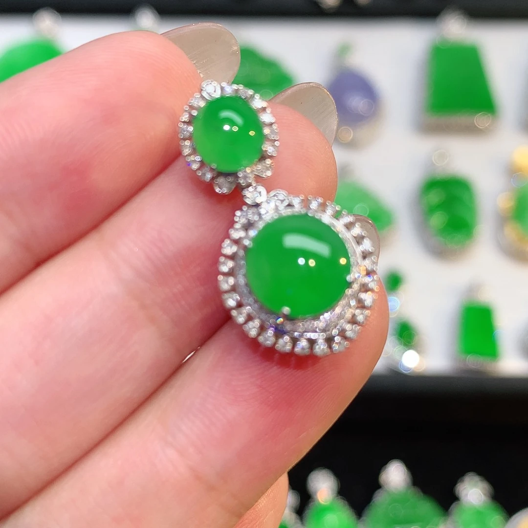 翡翠18K金镶嵌颈饰吊坠