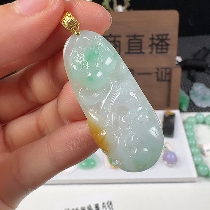 翡翠18K金镶嵌颈饰