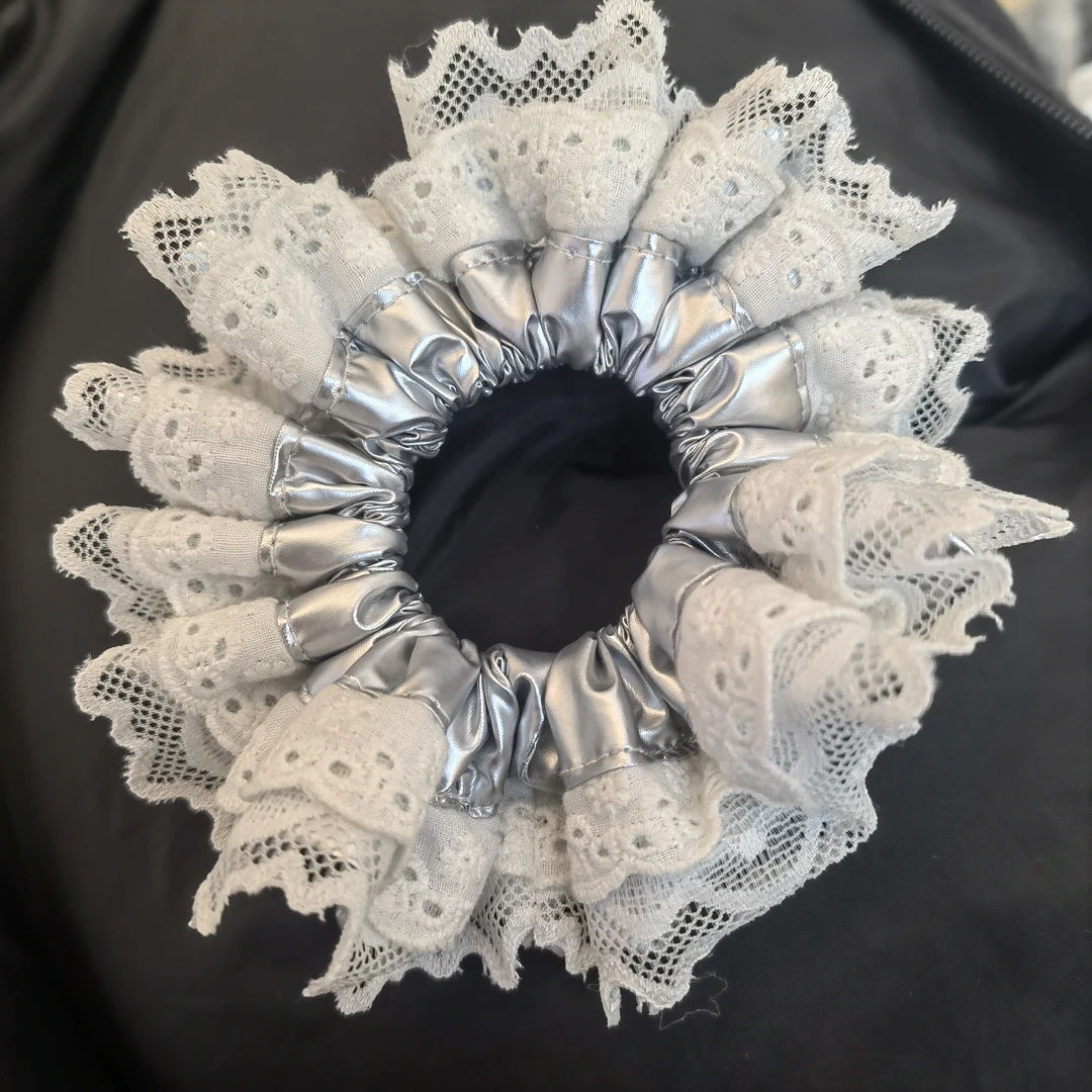 E169银色皮皮蕾丝边肠圈