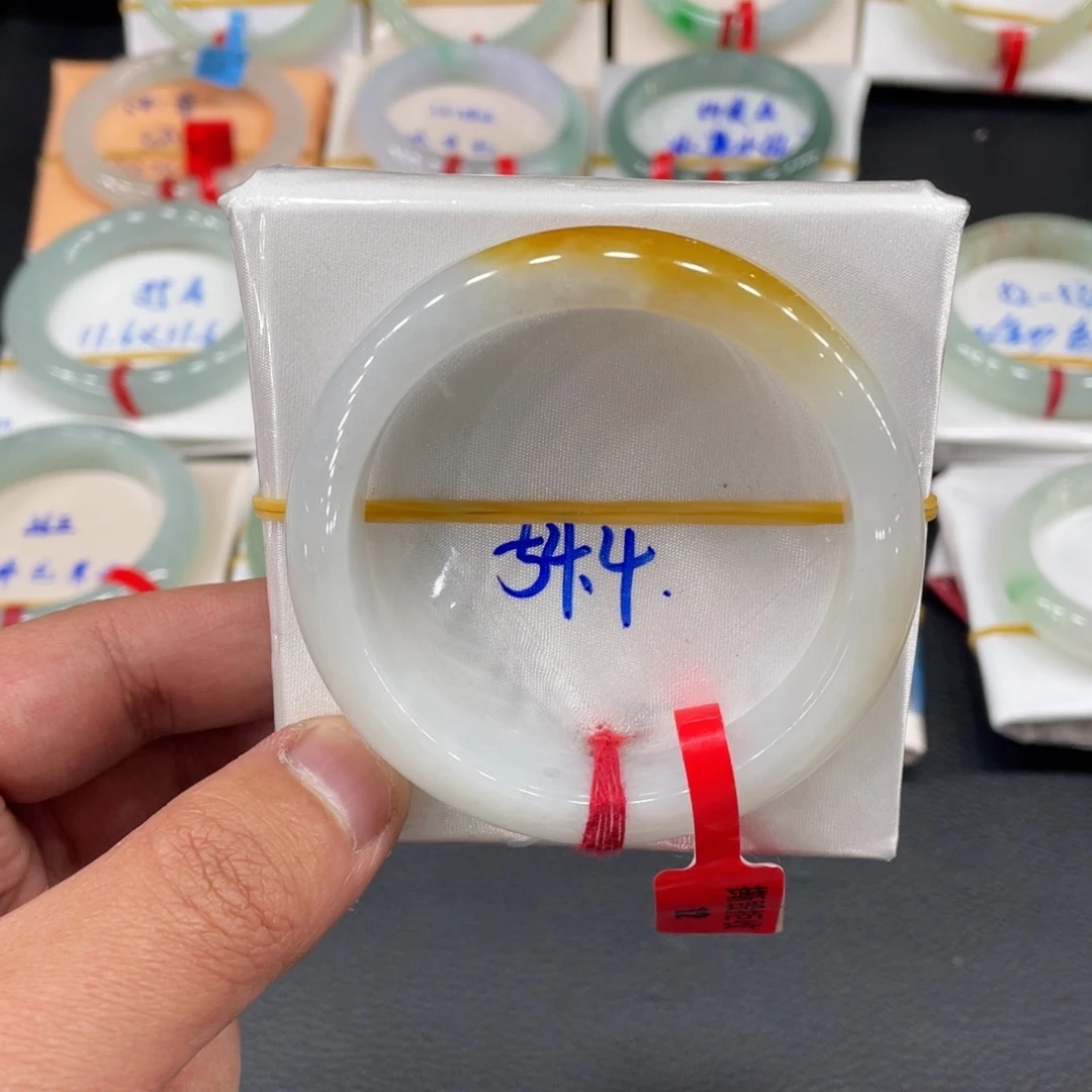 翡翠手镯未镶嵌缅甸翡翠