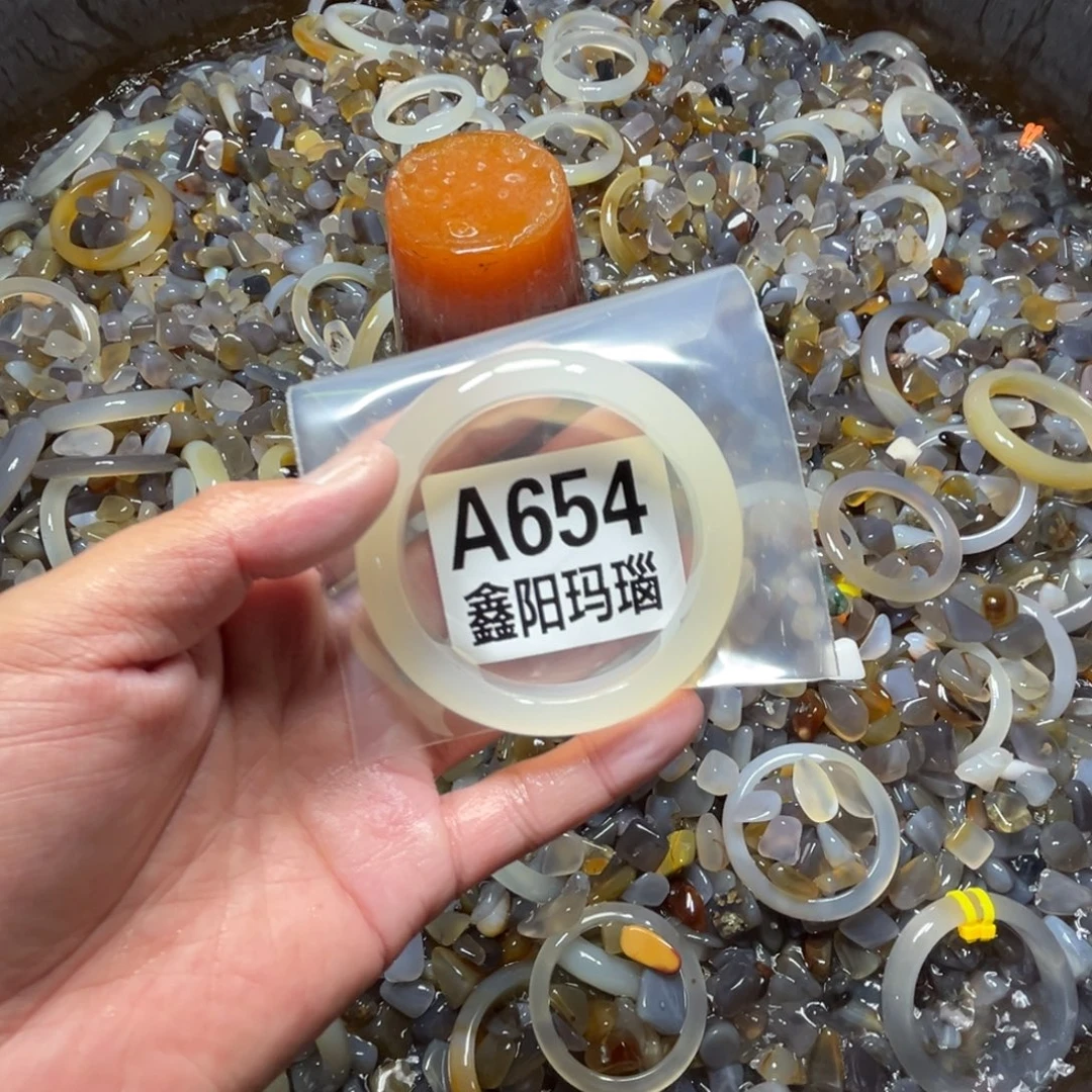 兰***艺玛瑙/玉髓未镶嵌手镯654