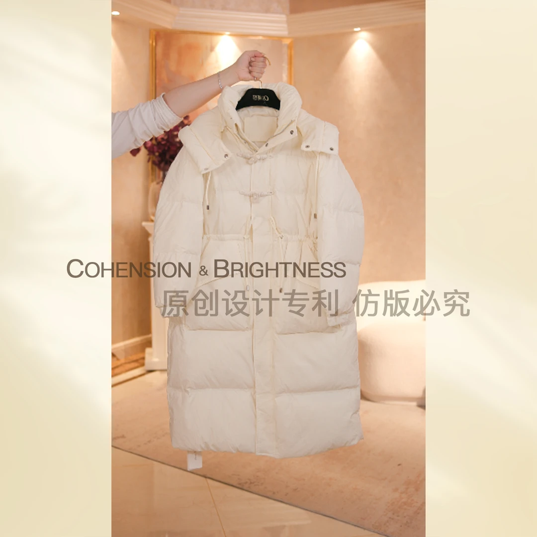 凝慧【专柜高货】新款简约95鹅绒收腰连帽中长款过膝羽绒服VS920