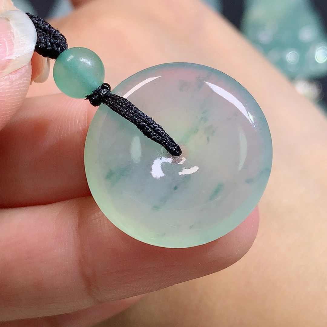 翡翠未镶嵌颈饰平安扣