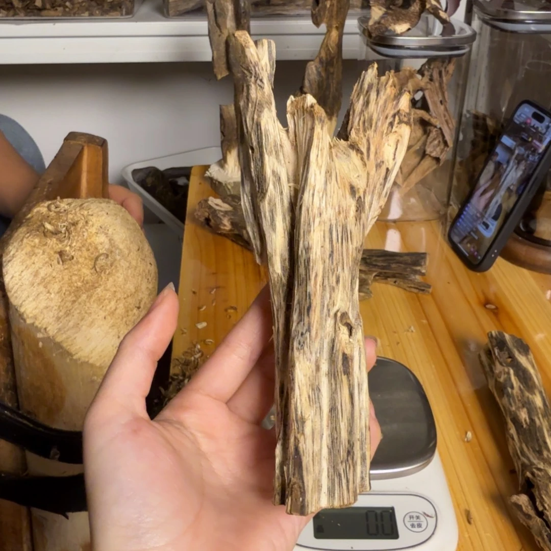 沉香白奇虫漏香52克